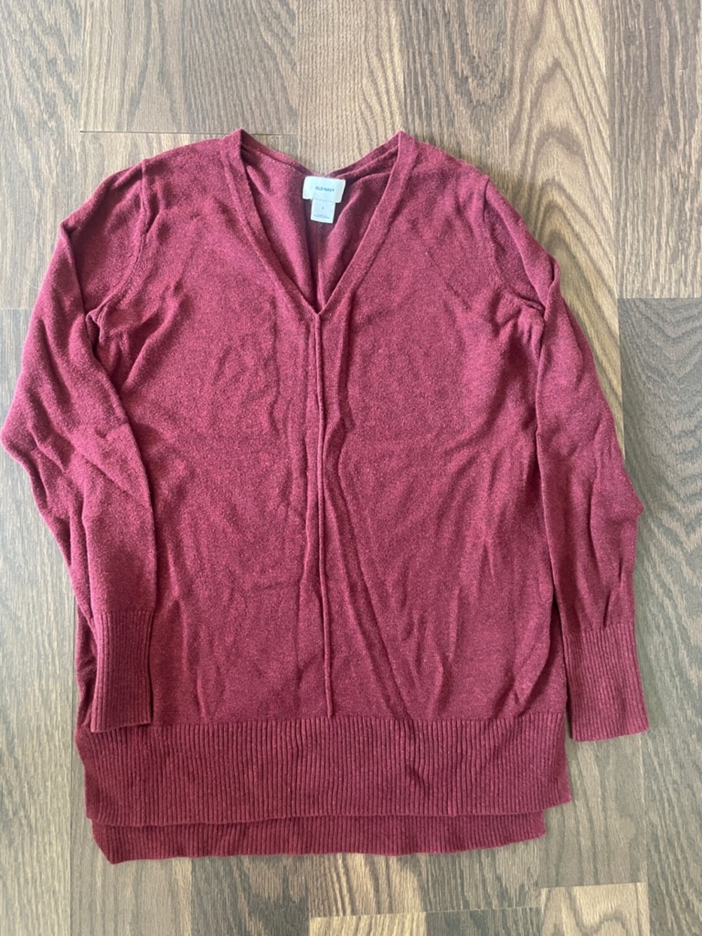 Old Navy Women's V-Neck Sweater in Wine Red, Small
